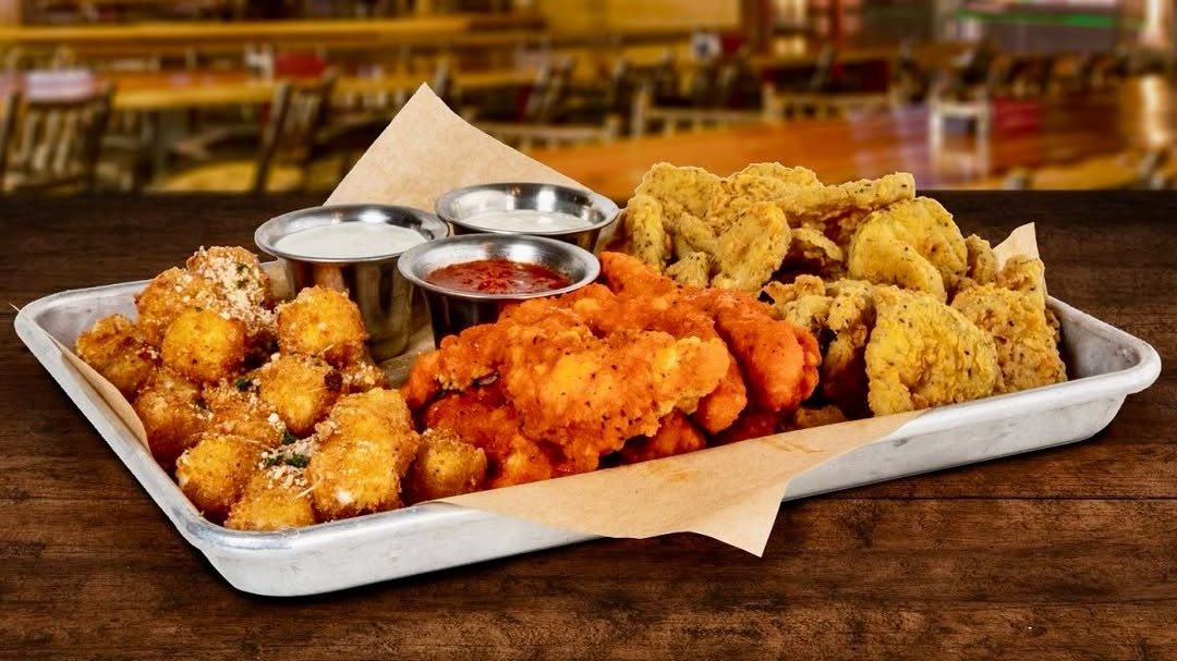 A sampler platter of wings and fried pickles at Twin Peaks Omaha